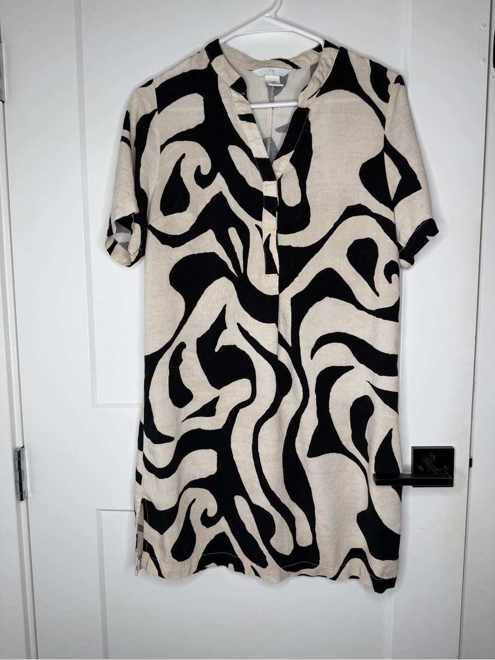 H&M Black and Cream Abstract Short-Sleeve Tunic